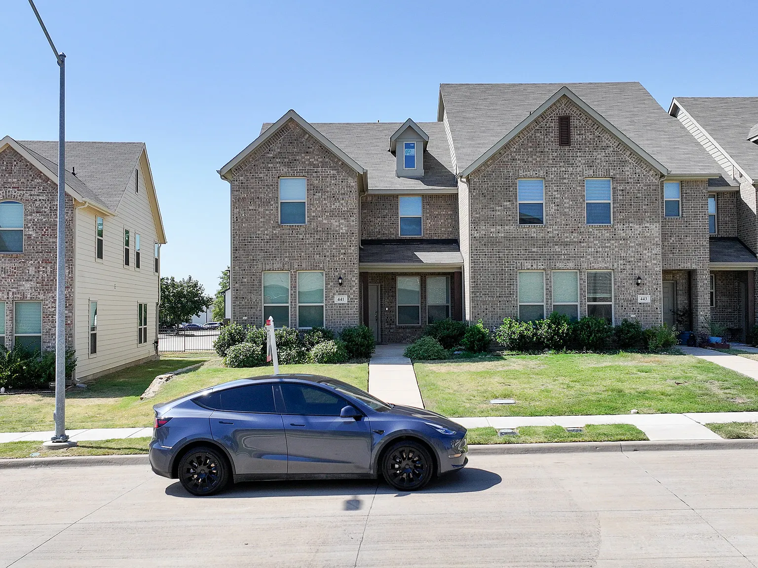 4 bed, 1924 sqft, $2,300 — Photo 1