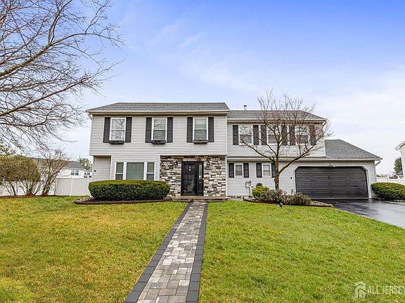 2nd image of 24 Higgins Rd