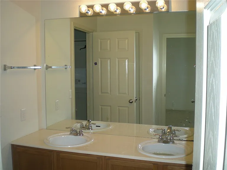 2224 Stonepark Pl — Photo 9