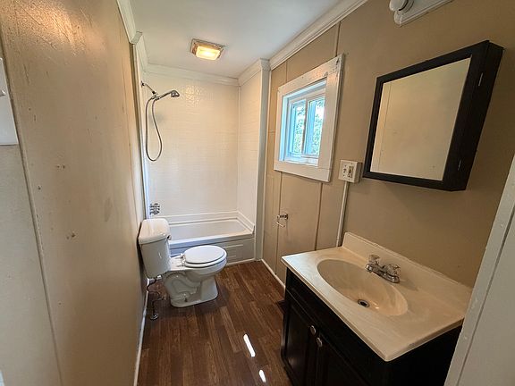 3rd image of 163 Floyd St