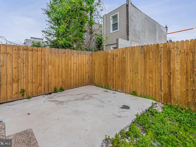 3047 Janney St — Photo 11