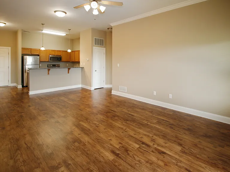 Mount Victor Olde Towne Luxury Apartments — Photo 109