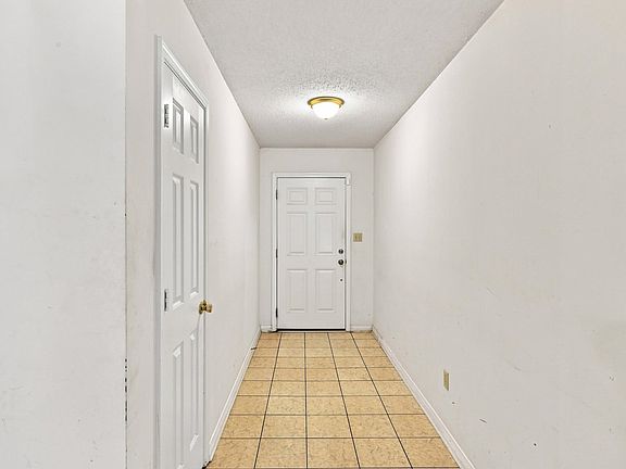 3rd image of 1109 Jenny St