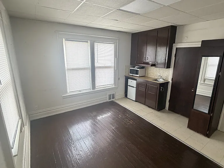 710 S Rose St #5 — Photo 1