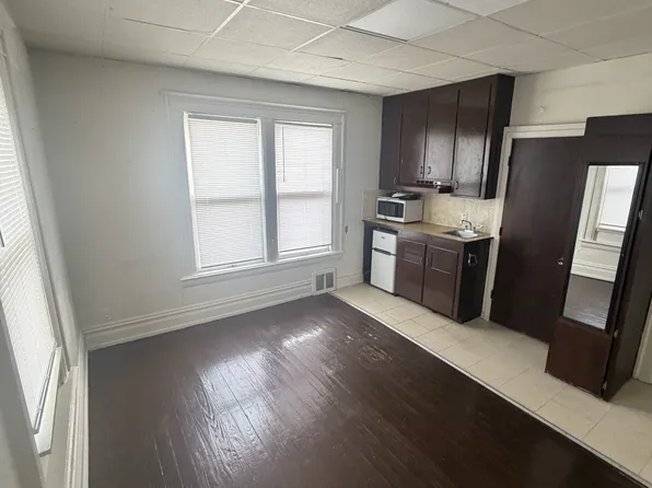 710 S Rose St APT 5, Kalamazoo, MI 49007