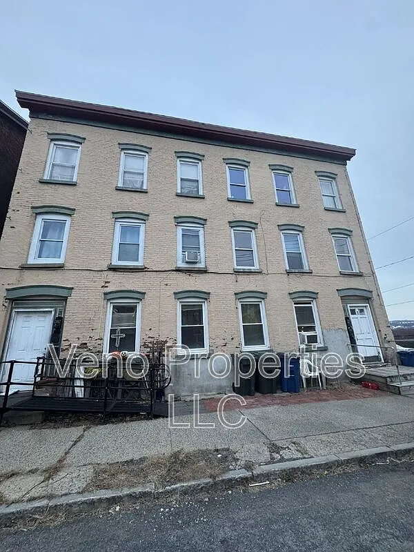 1 bed, 1.0 bath, $1,000 — Photo 1