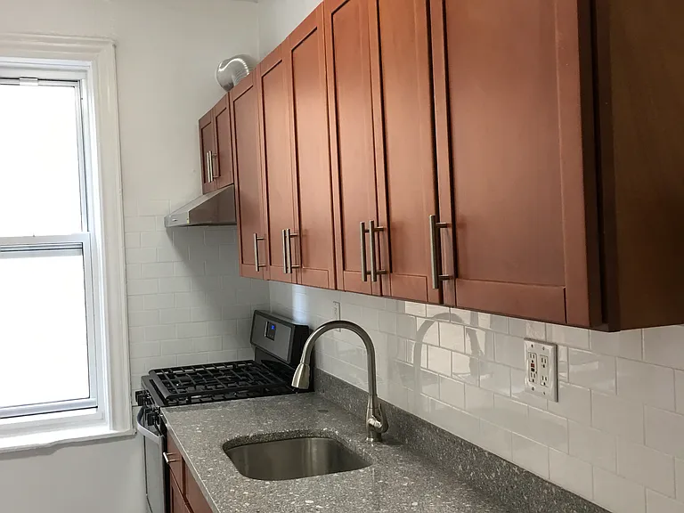2030 E 12th St #1 — Photo 8