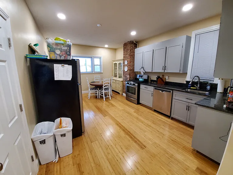 233 Chelsea St #2 — Photo 6