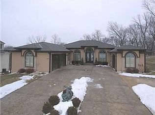 14280 NW 67th St, Parkville, MO 64152