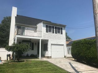 680 Drumgoole Rd W, Staten Island, NY 10312