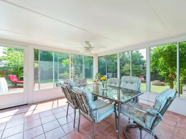 8875 Cagle Dr, Navarre, FL 32566