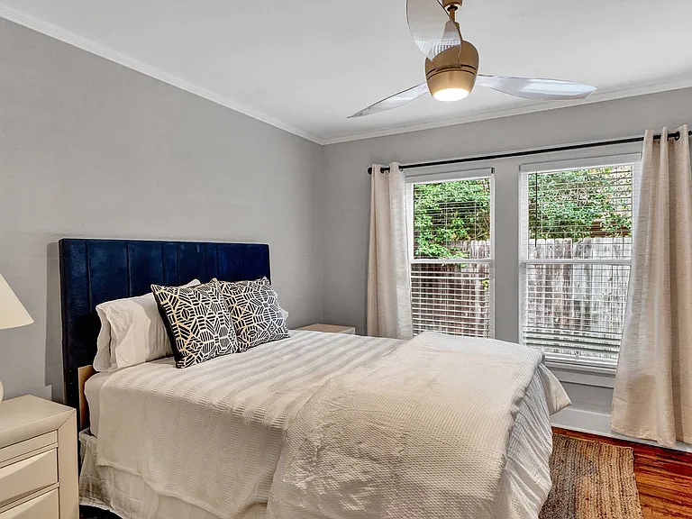 606 W Dobbs St — Photo 11