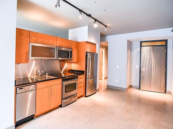 Modern Kitchen with Stainless Steel Appliances and Granite Countertops