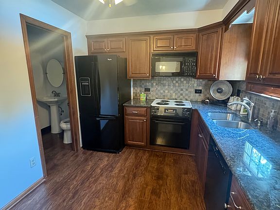 4th image of 221 E North St #219