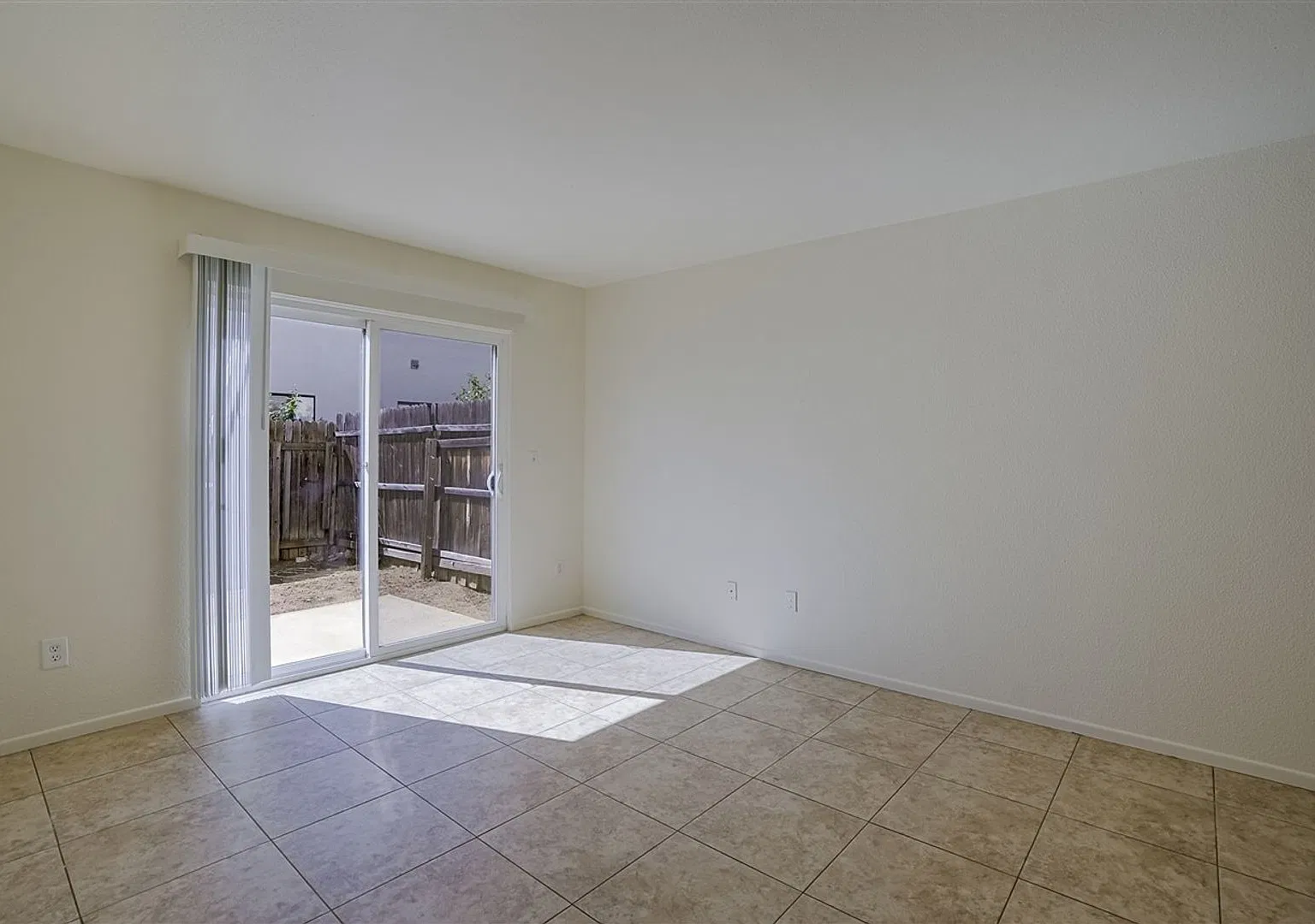 4825 N. Robert Rd — Photo 4