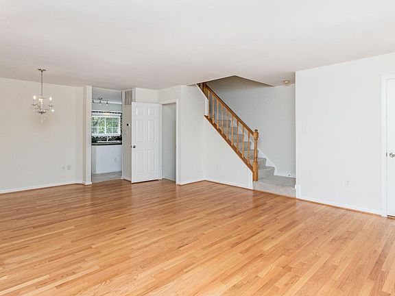 4th image of 14707 Stream Pond Dr