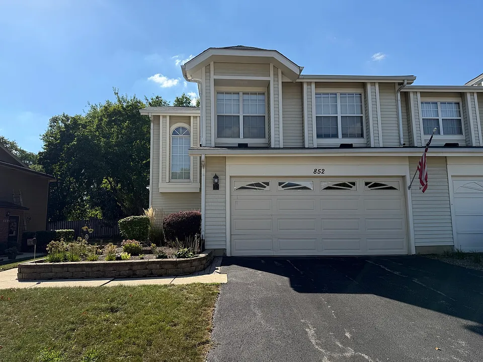 852 Dighton Ln