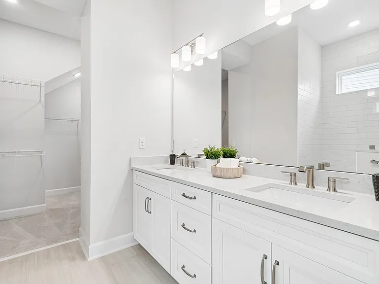 260 Sutton Dr — Photo 4