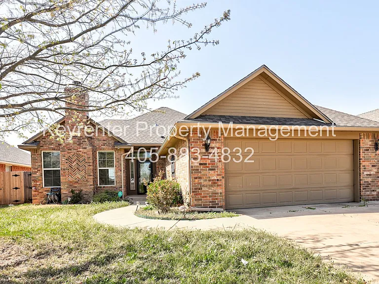 9016 NW 75th St — Photo 3