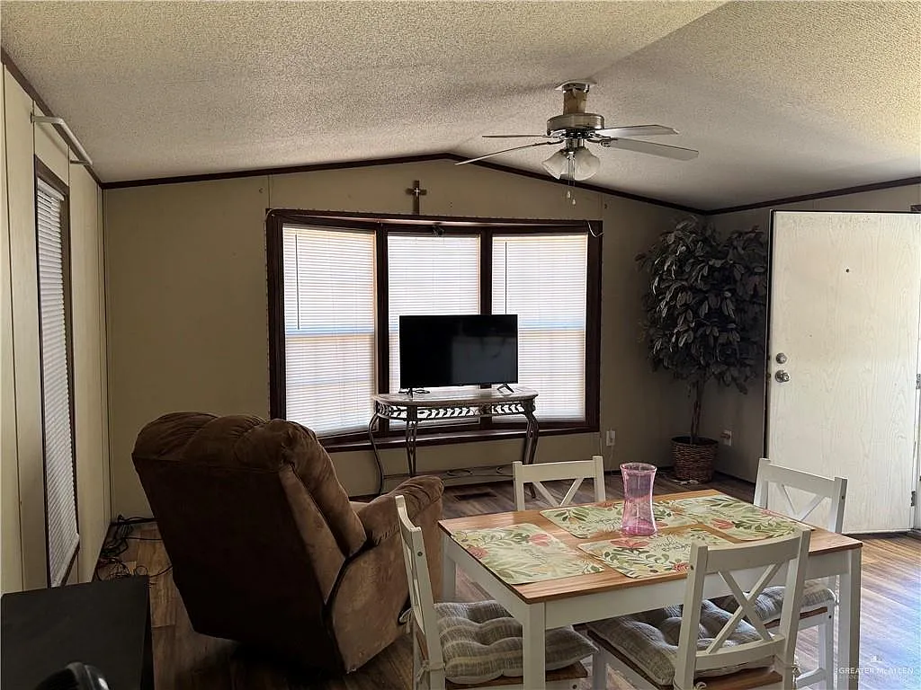 1 bed, 1.0 bath, 640 sqft, $1,000 — Photo 3