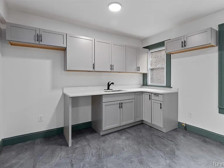 15781 Washburn St — Photo 7