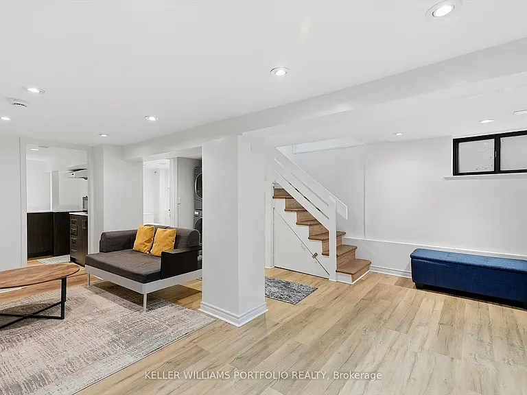 222 Hillsdale Ave E — Photo 40