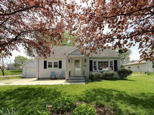 104 NW Madison St, Hopedale, IL 61747
