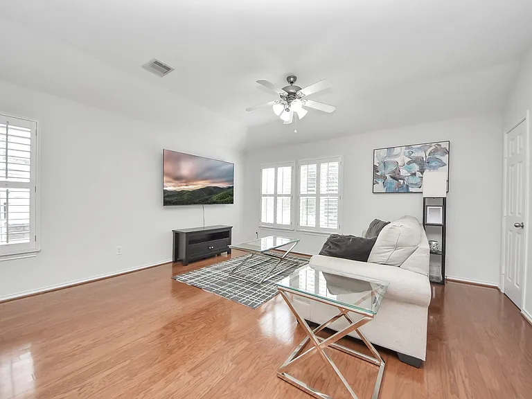 943 W Heights Hollow Ln — Photo 11