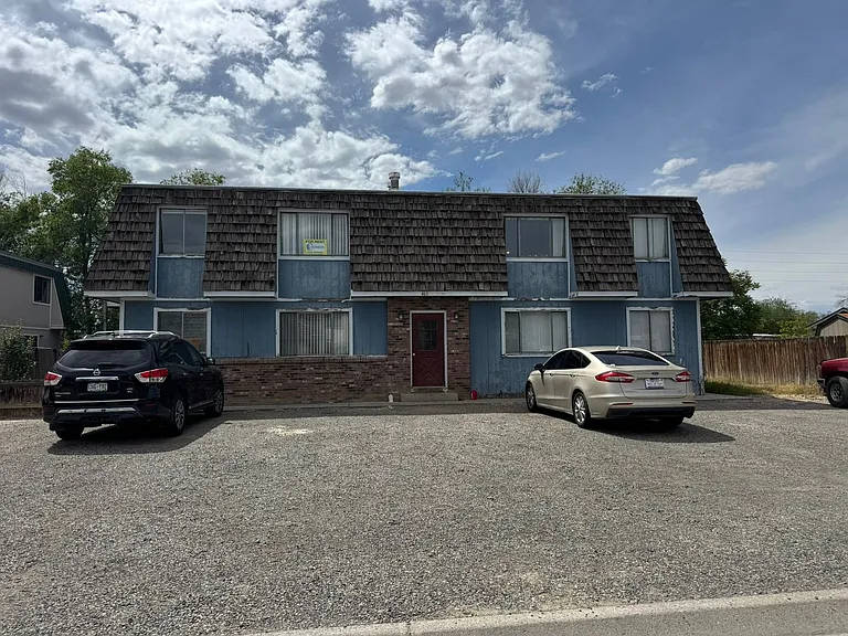 463 Topaz Dr — Photo 1