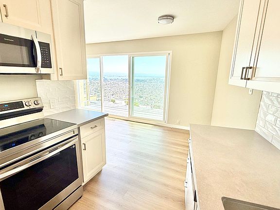 4th image of 895 Burnett Ave APT 8