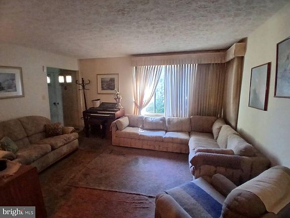 5th image of 804 Charmane Ct
