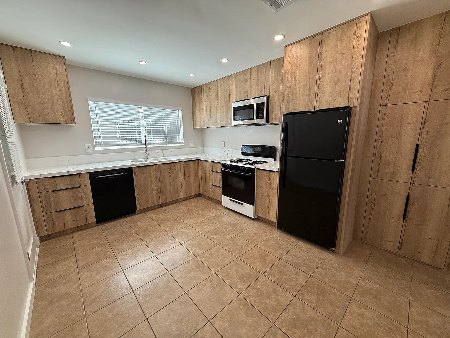 1 bed, 810 sqft, $2,750 — Photo 4