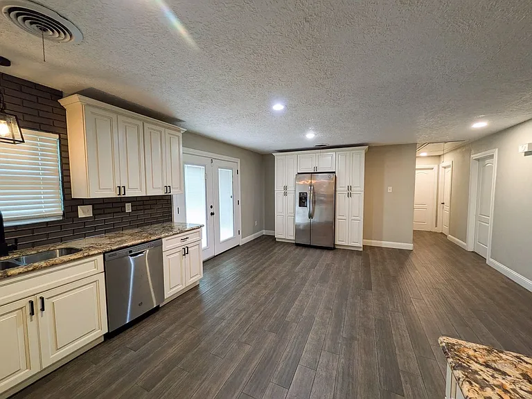 5110 Laurel St — Photo 6