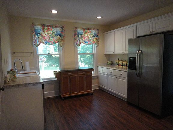 3rd image of 320 Bradley St