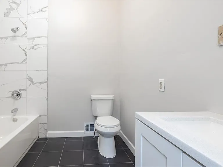 660 Queen St SW #A — Photo 29