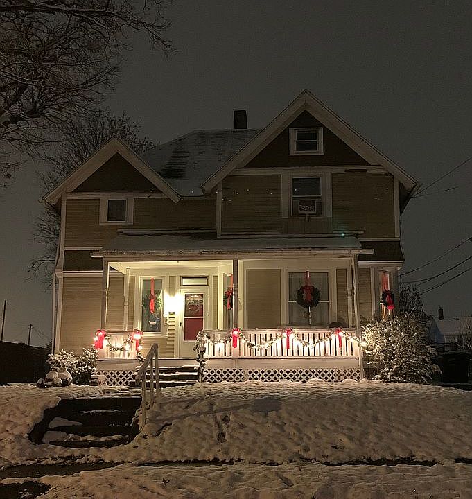 1st image of 32 Woodland Ave SE