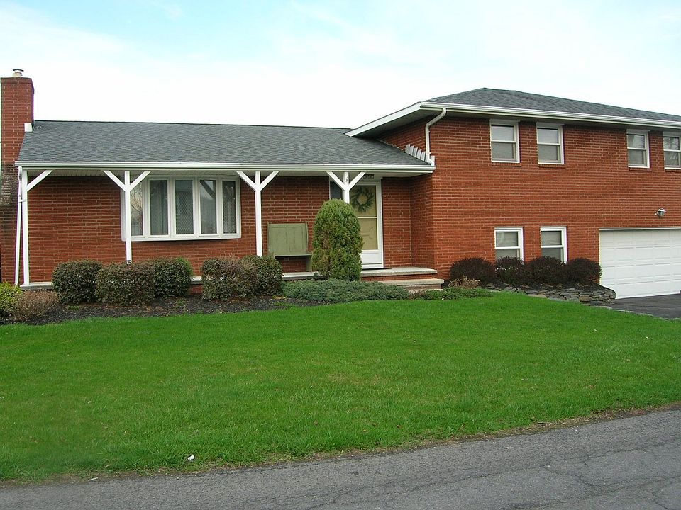 2nd image of 40 Beach Ave