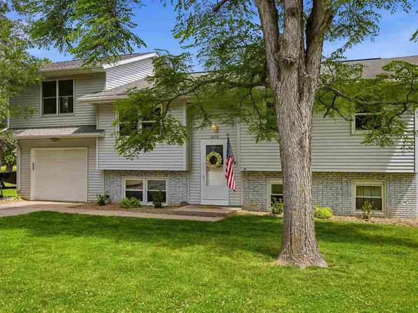 3272 Coral Ave NE, Solon, IA 52333