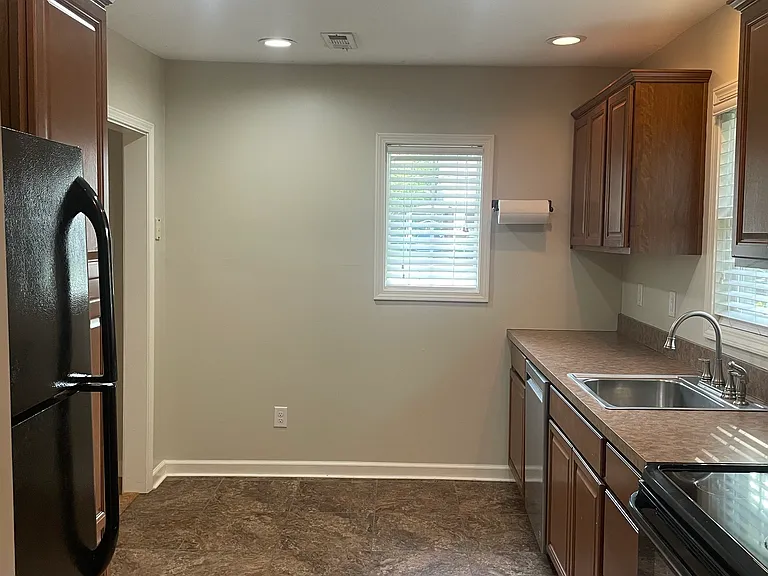 320 S 17th St — Photo 12