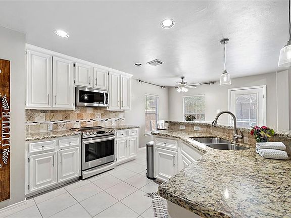2nd image of 6160 Darlington Ct