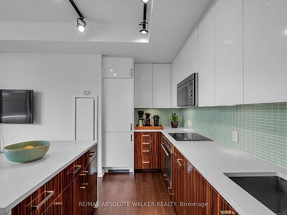 5th image of 300 Lisgar St #810