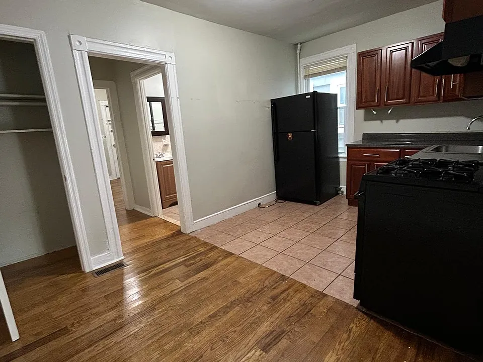384 Bradford St #2