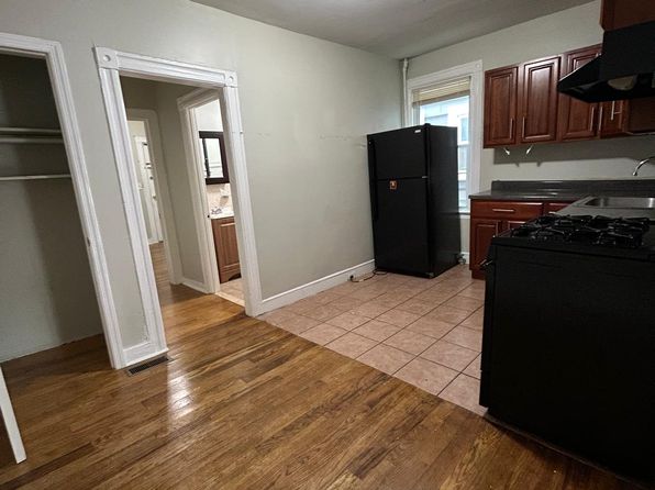 384 Bradford St #2