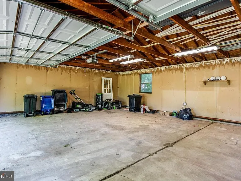 110 Weston Ave #GARAGE — Photo 4