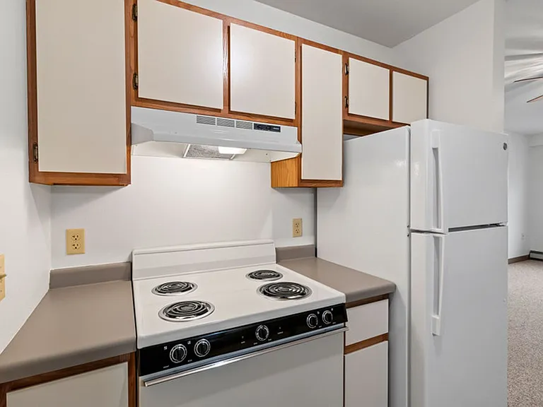 Hickory Drive and Pinecrest Apartments — Photo 16