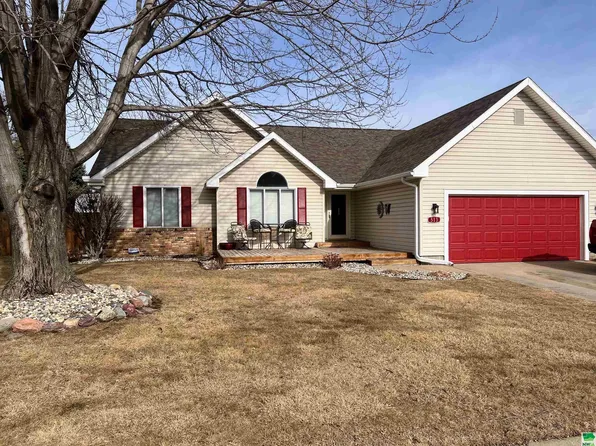 513 S Ridge Dr, South Sioux City, NE 68776