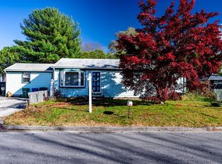 18 Hawksley Ave, Warwick, RI 02889