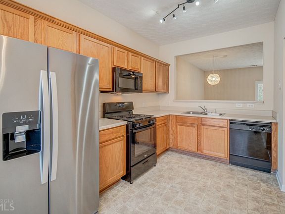 3rd image of 143 Pearl Chambers Dr #143