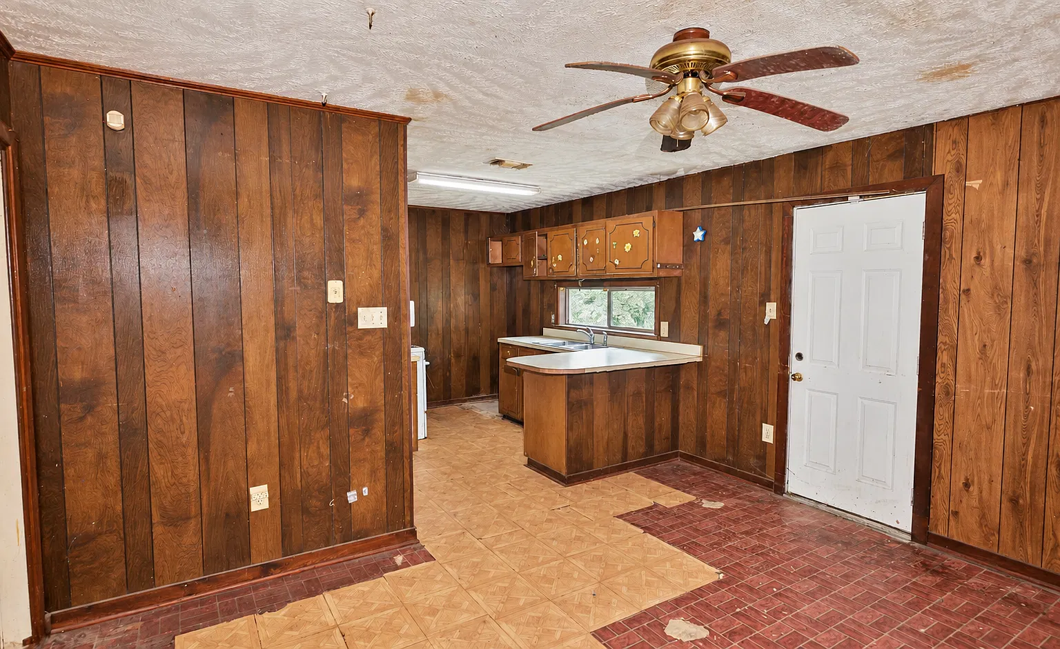 137 Grover Cleveland Cir - 1 — Photo 4