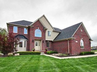 50738 Torrey Pines Dr, Macomb, MI 48042